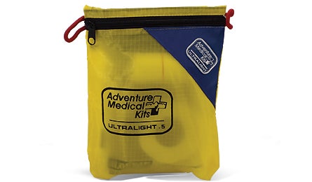 BP0308FA AdvMedKiULwat Bjk Juliav.jpg 10481 Backpacker_Magazine_Adventure_Medical_Kits_Ultralight_&_Watertight_.5