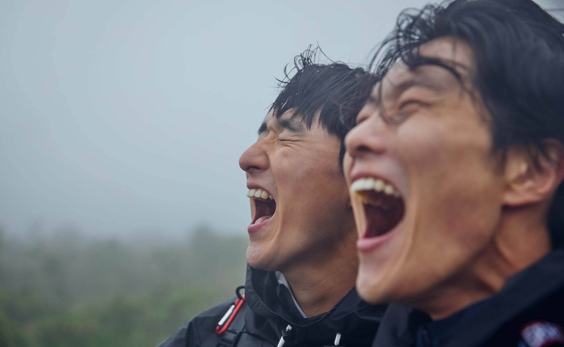 staying comfortable on windy hikes