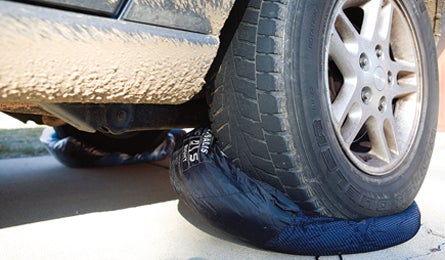 GL Bags 445 2 19864 Sleeping bags spent a night under the wheels of a 2-ton car.