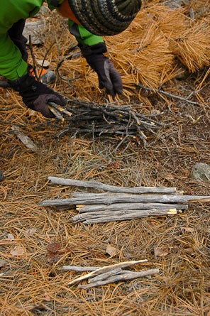EMERGENCY-FIRE-8.jpg 29377 light a fire