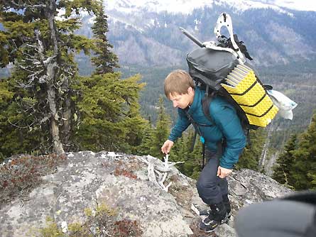 TNFZealotfullpack445 30189 TNF Zealot 85 ridge shot 445