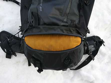TNFZealotsleeppad445 30190 TNF Zealot sleep bag compartment 445