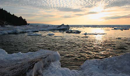 Winter views of Lake Superior (Photo by Sandy Richardson)
