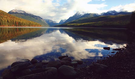 BP0112PNT JHollman BowmanLake 9642 Bjk445x260 31867 Bowman Lake in Glacier National Park (Jeremie Hollman)