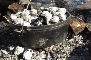 Editors' Choice Gold 2012: Lodge Cast Iron Camp Dutch Ovens