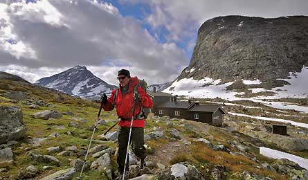 JAN13NOR_Lanza_Hut_445X260