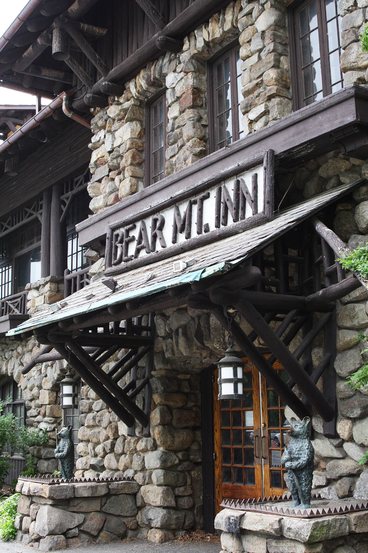 Bear Mountain Inn None