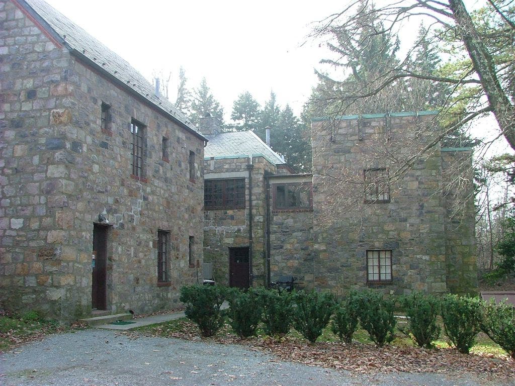 Bears Den Trail Center None