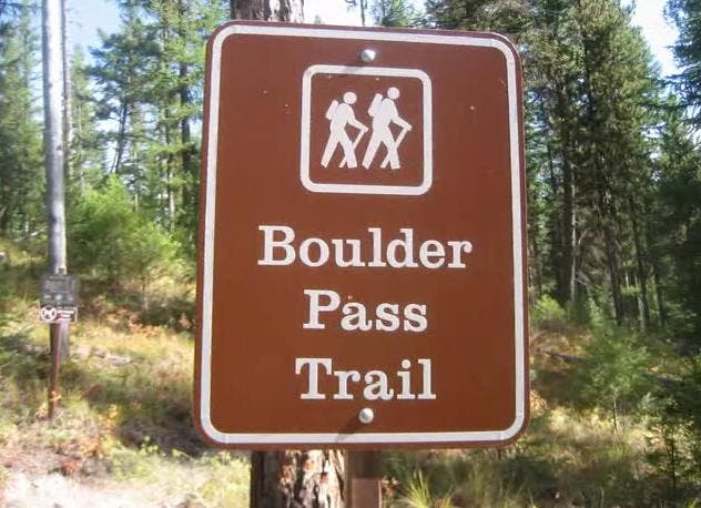 A brown trail sign for the Bolder Pass Trail. 