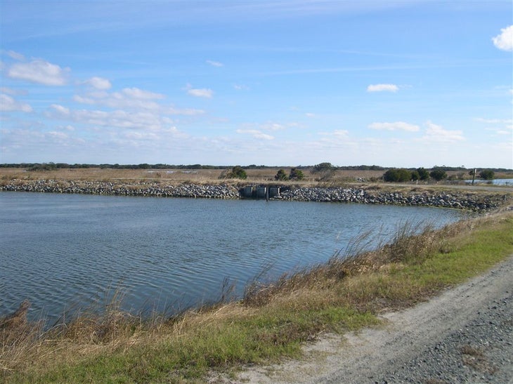 Dike Crossing None