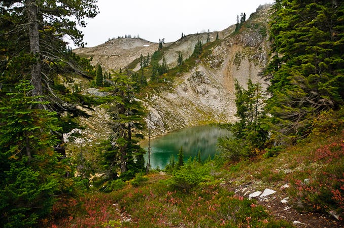 Overlook of Egg Lake, a small, turquoise lake surrounded by a 5,694-foot ridge between Copper Ridge and Beaver Trail. 