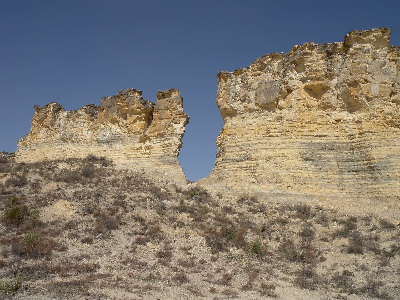 A fin, or narrow ridge, of rock alongside the trail.