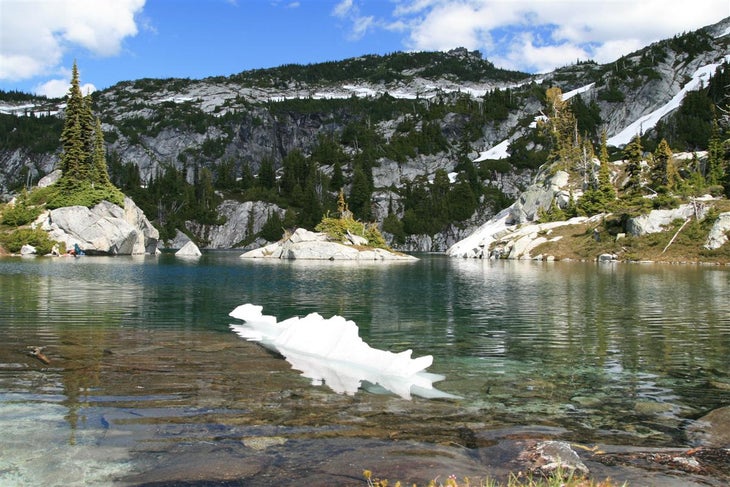 Robin Lakes None