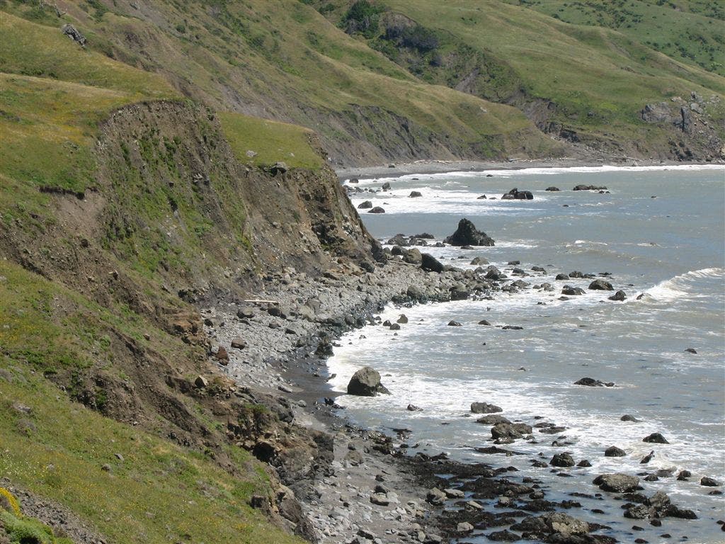 Rocky Beach Specimen Ridge Trail