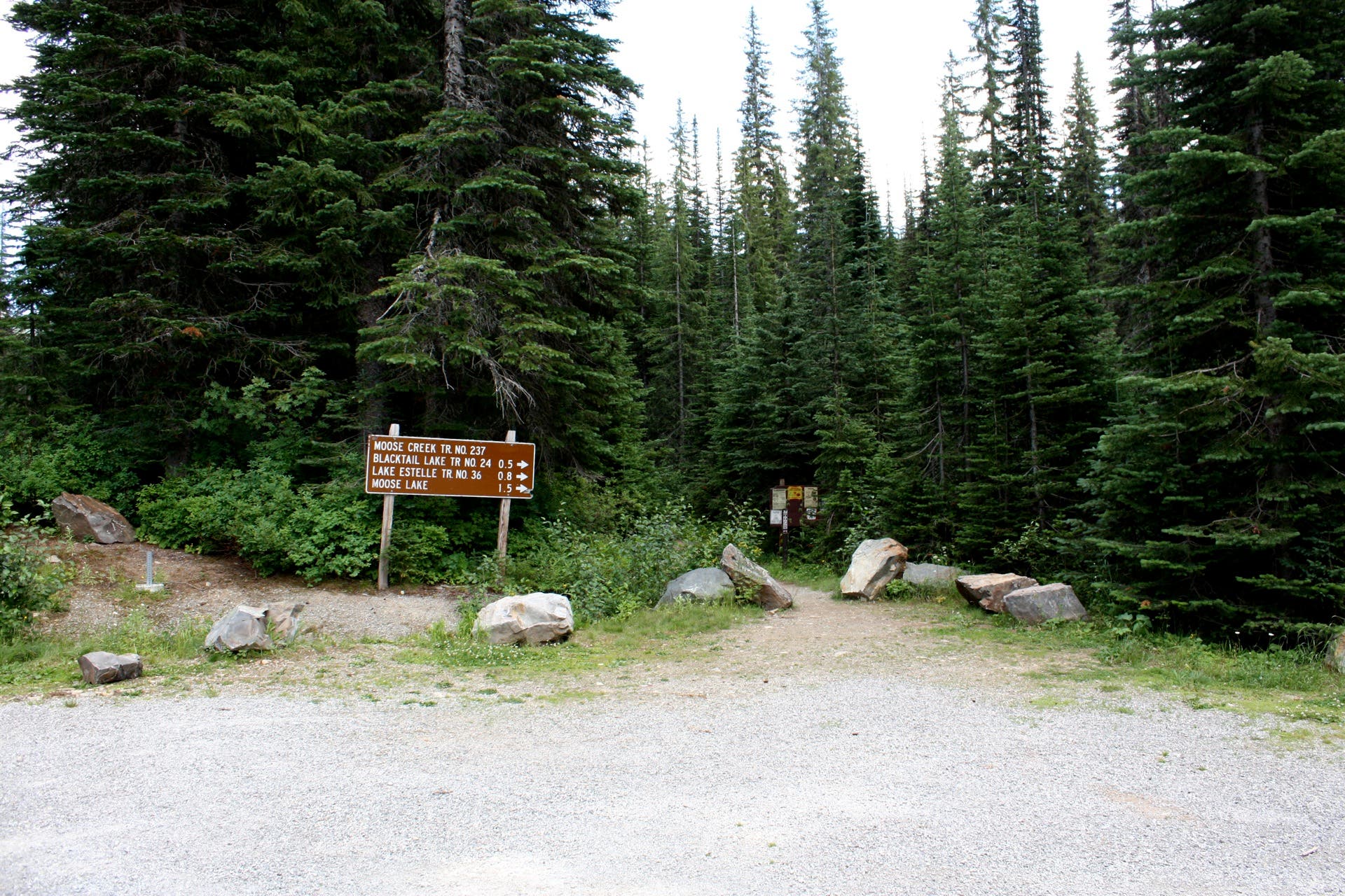 Signs at the Pine Springs Trailhead point hikers in the direction of the Devil's Hall Trail. 