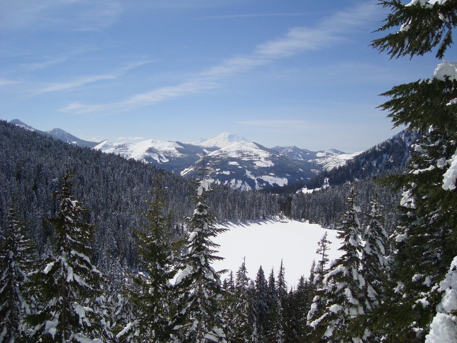 Views of Olallie Lake and Mount Rainer None