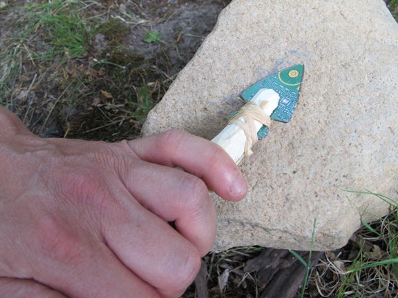 Circuit Board Arrowhead Step 1 Snap the circuit board into an arrow shape, then abrade it on a rock until you have smooth, sharp edges.