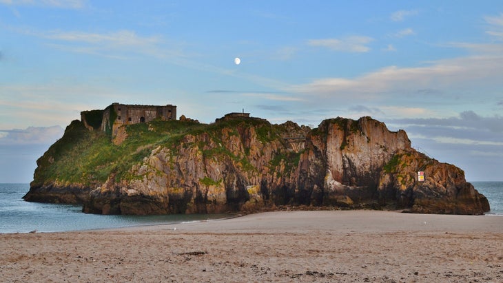 St. Catherine's Island St. Catherine's Island is a small tidal island linked to Tenby in Pembrokeshire. The island, known colloquially as St. Catherine's Rock, is the…