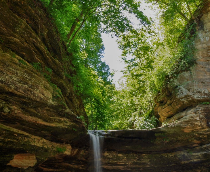 Starved Rock State Park (Illinois) Trade in the Windy Cindy skyline for a walk through the dense forest along the Illinois River. A 4.3 mile loop within Starved Rock State Park takes…