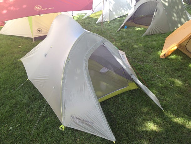 Big Agnes Fly Creek 2 Platinum (2P) Big Agnes, long on the cutting edge of ultralight, ultralivable tents, has taken the scalpel to its popular Fly Creek 2 tent, slicing off ounces,…