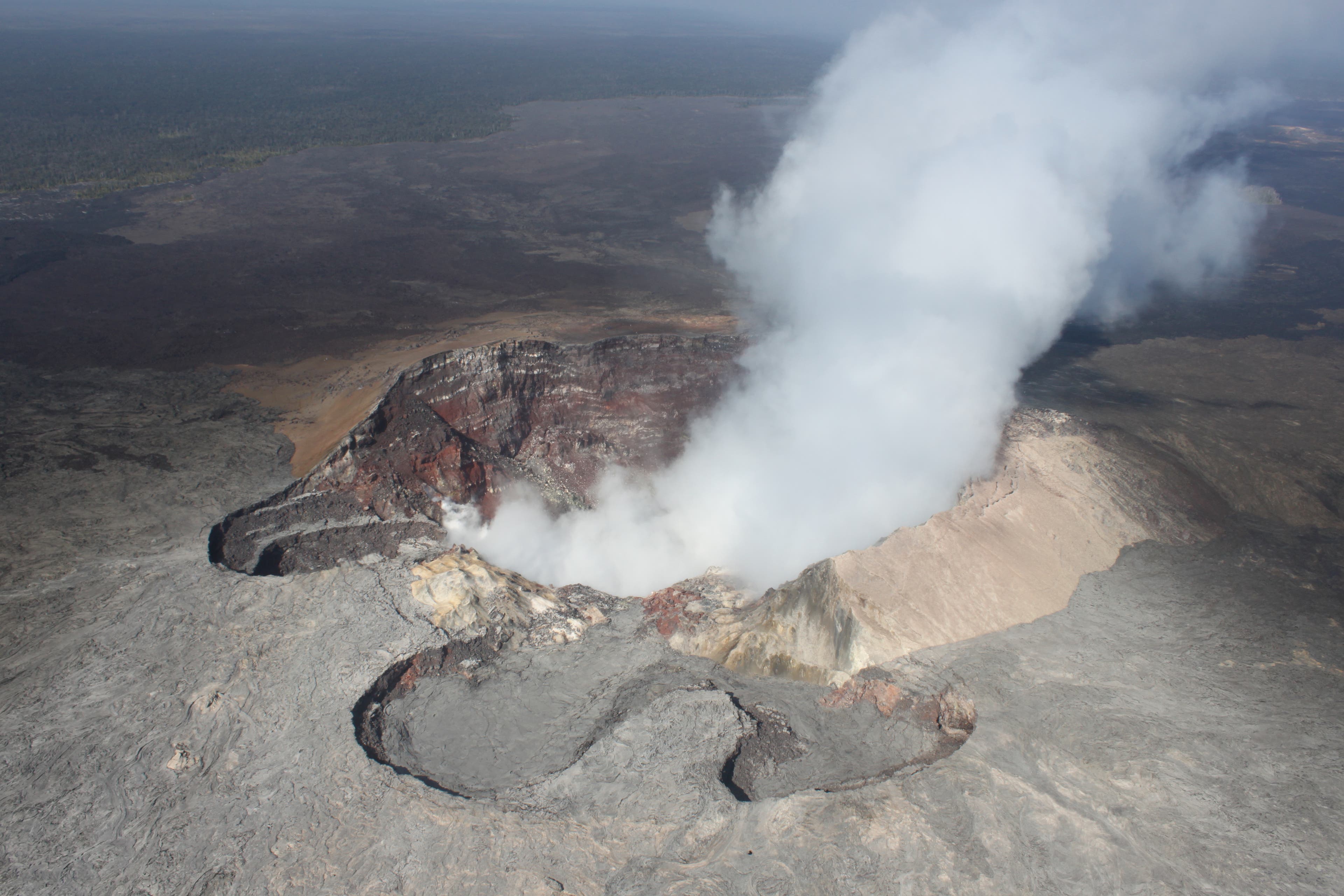 Mauna Loa, Hawai'i Volcanoes National Park, HI Mauna Loa, located in Hawai'i Volcanoes National Park, is Earth's largest volcano. With 33 eruptions since 1843 (the most recent occurring in 1984),…