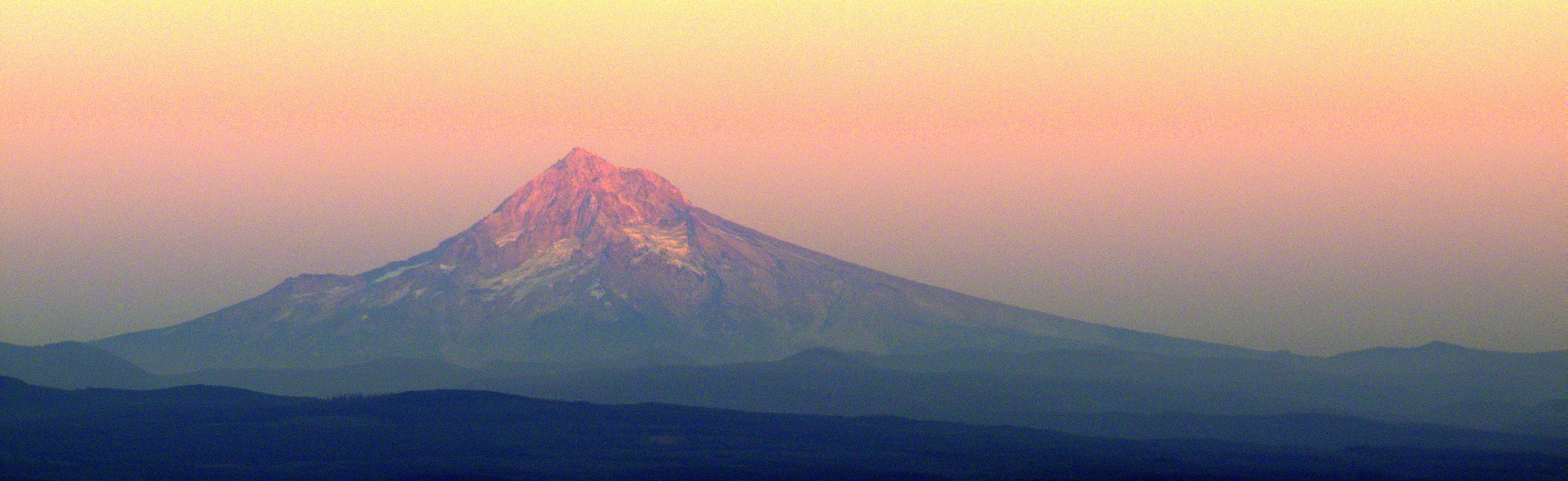 Oregon's 500,000-year-old Mt. Hood is a picturesque stratovolcano that features popular climbing and skiing destination. While the last major…