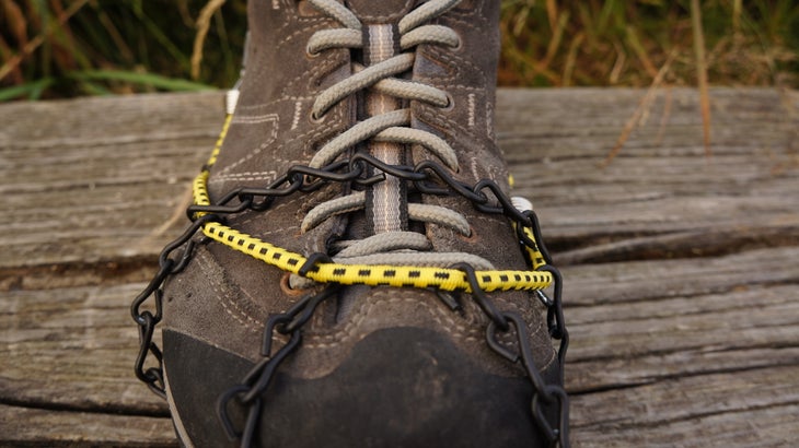 Make Snow Traction With a Bungee Cord Once satisfied with fit, cinch the chain links shut.