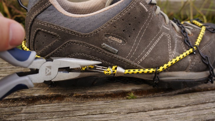 Make Snow Traction With a Bungee Cord Voila! This DIY setup should work for multiple types of shoes of the same size, but your mileage may vary.