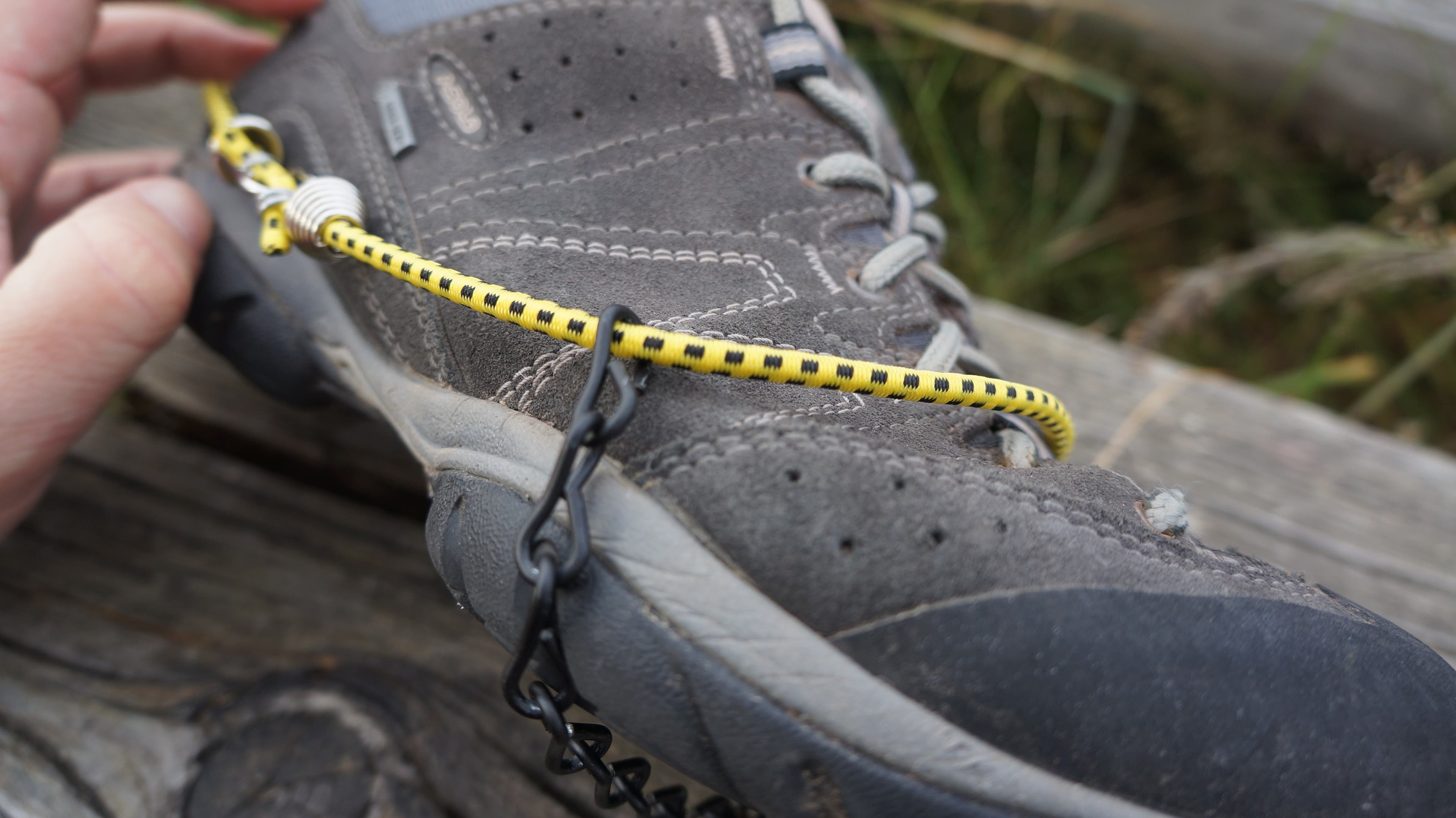 Make Snow Traction With a Bungee Cord Eventually, you should have three chassis chains running across the forefoot, heel, and arch.