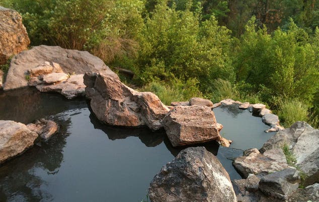 Spence Hot Springs, NM Soak in the clear-blue, 100 degree waters of Spence Hot Springs. Located in the secluded Jemez Canyon, this quick one-mile out-and-back provides…