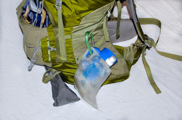 how to pack a backpack efficiently