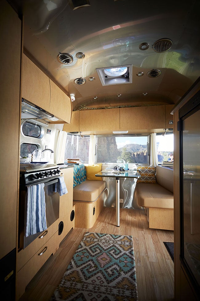 thorinside inside the trailer: thor basecamp