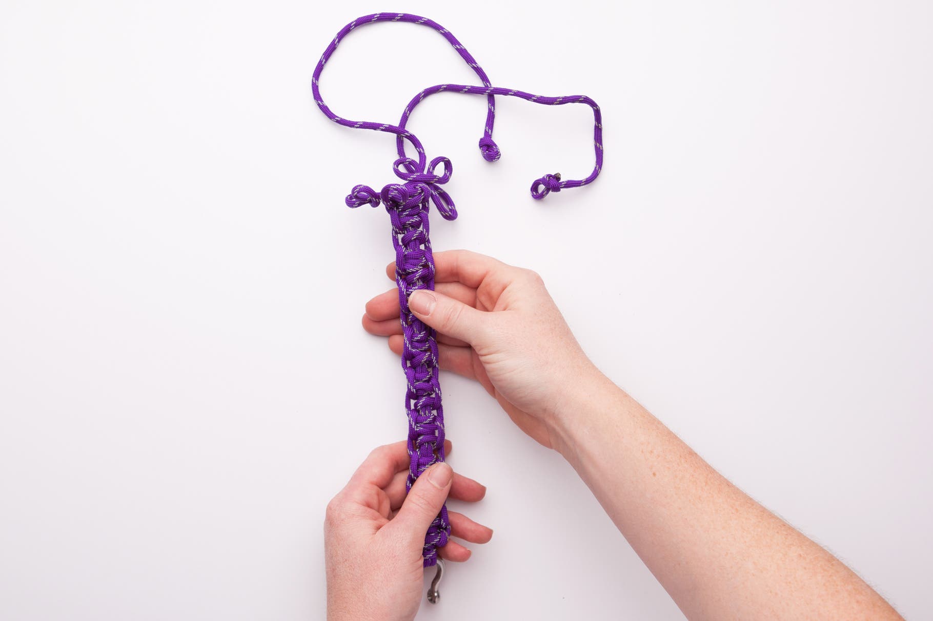 Make a Paracord Survival Bracelet 20 The best part about the specific knotting of this paracord bracelet is the quick-release method. To release the knots push them away from the…