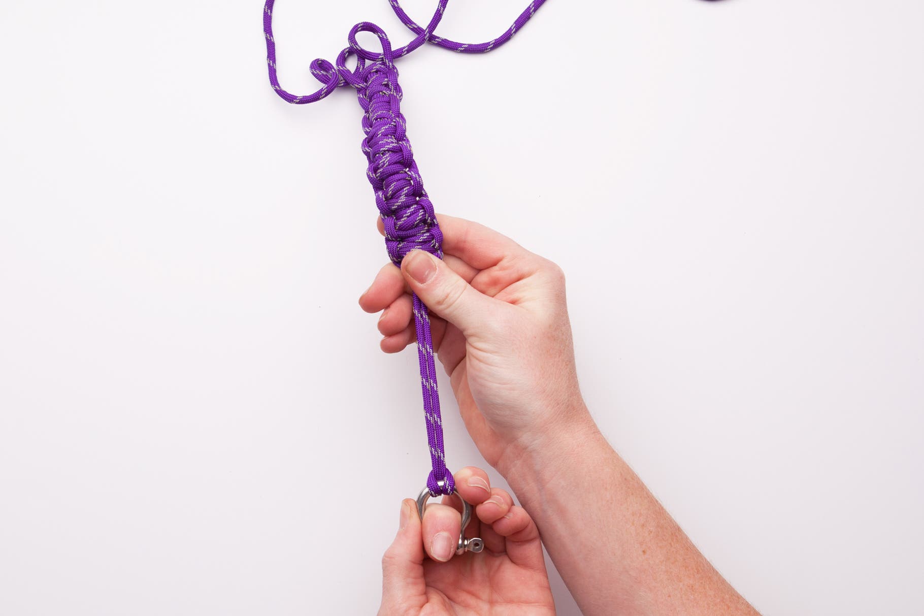 Make a Paracord Survival Bracelet Bracelet 21 When the middle two cords start to appear again near the shackle, you can grab them at that end and push the rest of the knots off on the middle…