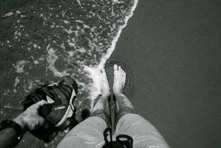_DSC1117 100 days outdoors - Day 58 - feet in ocean