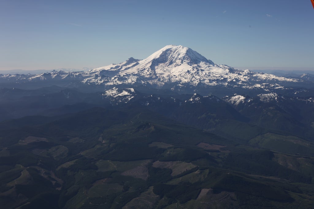 Rainier Is Most Dangerous Cascade Volcano Say Geologists