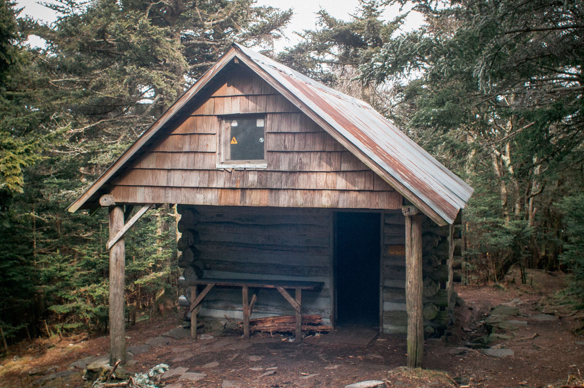 BP1017FEAT_HUTS_AdamCollins_RoanHighKnobShelter Roan High Knob Shelter huts