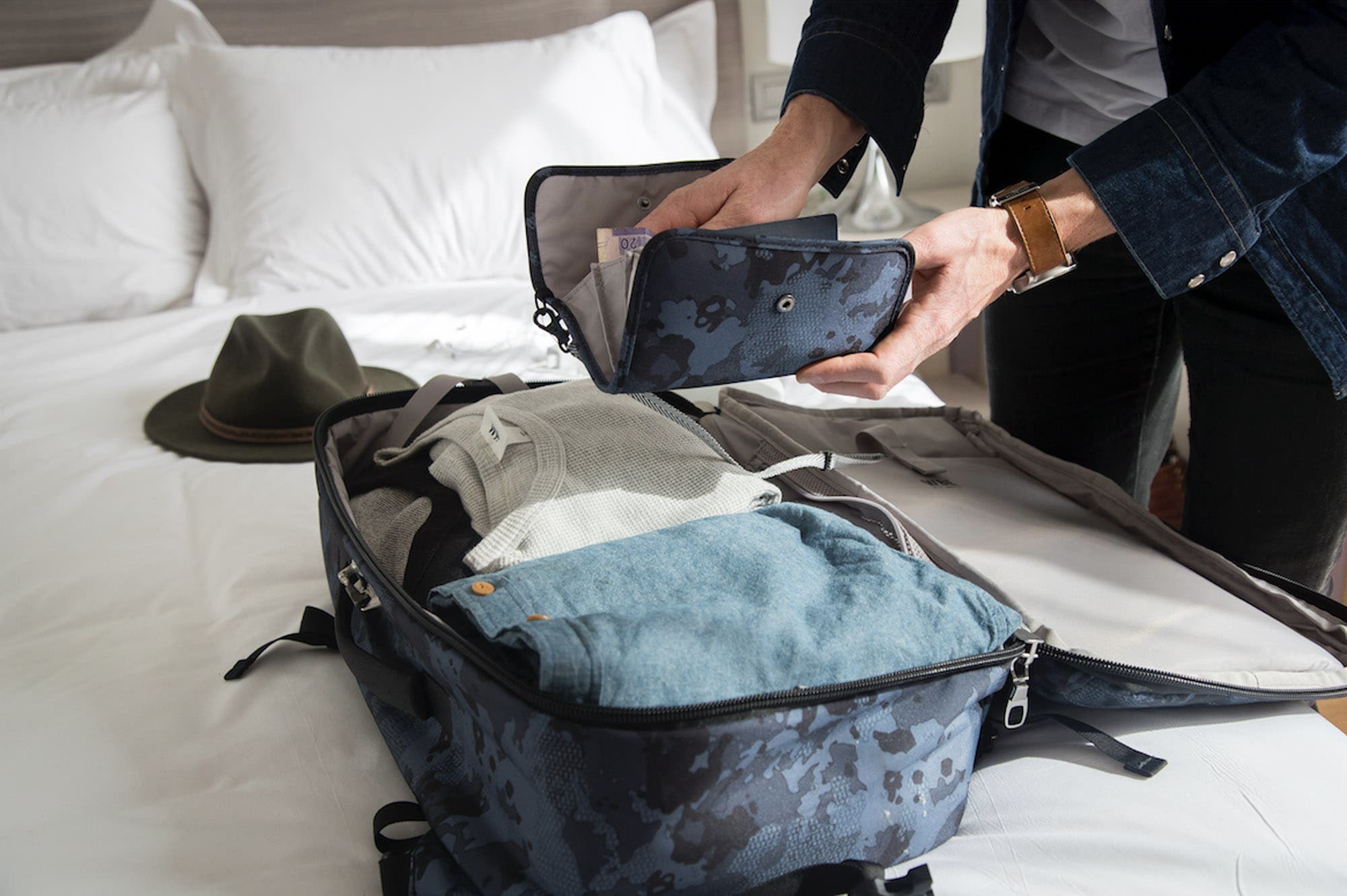 Pacsafe Vibe 40 Packing pacsafe cyber monday