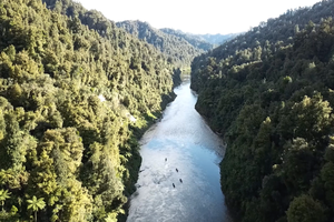 BACKPACKER Paddles the Whanganui River, New Zealand