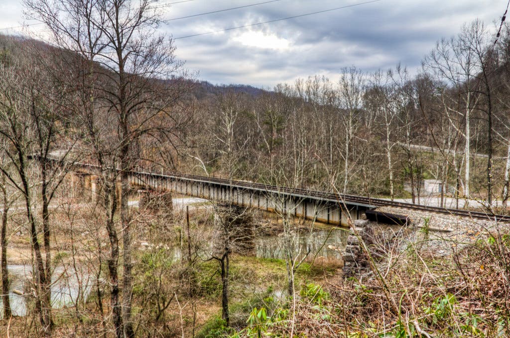 Cumberland Trail building trails