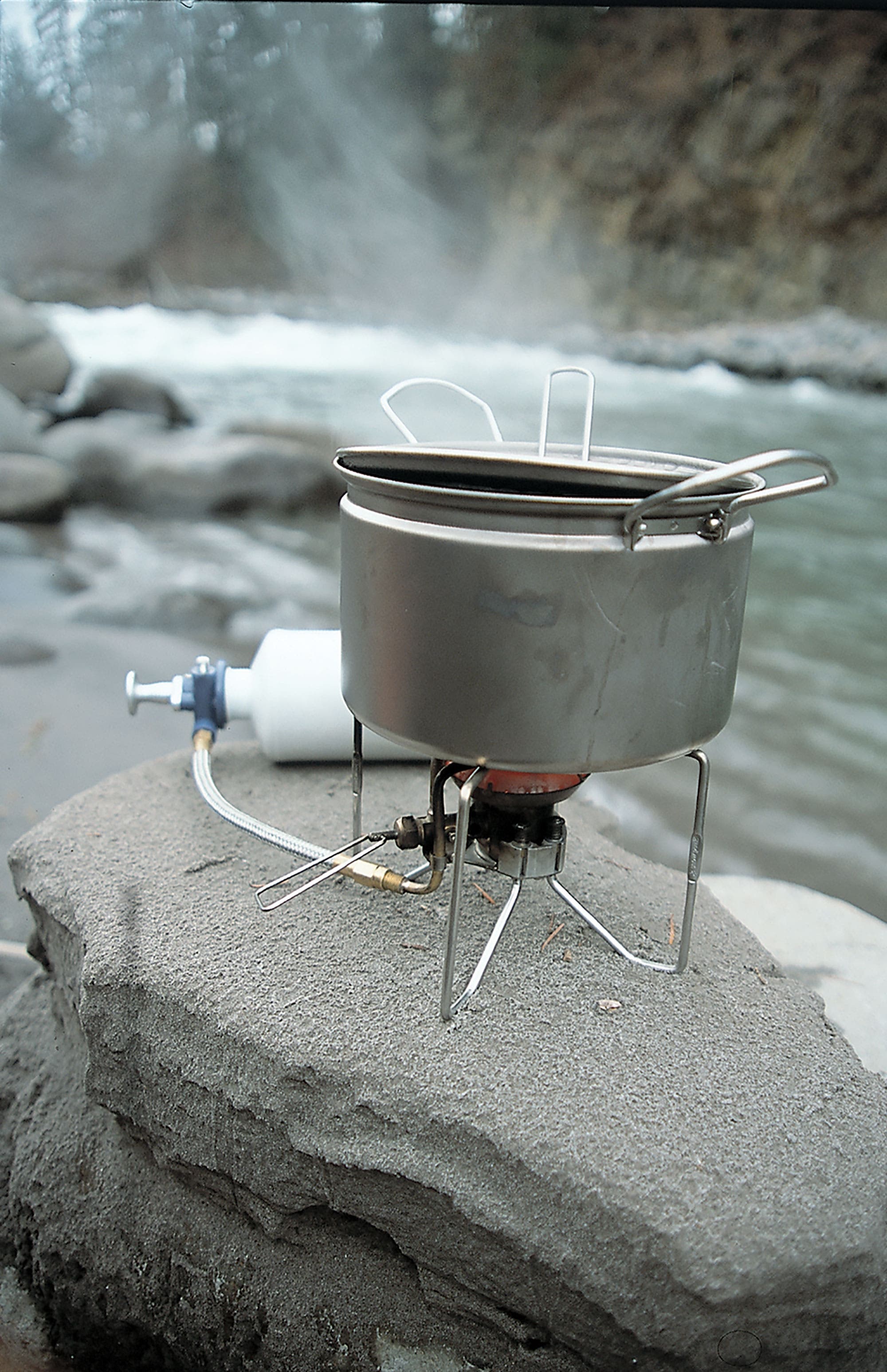 2001_EC-SNOWPEAK2.tif Editors Choice 2001 snow peak stove