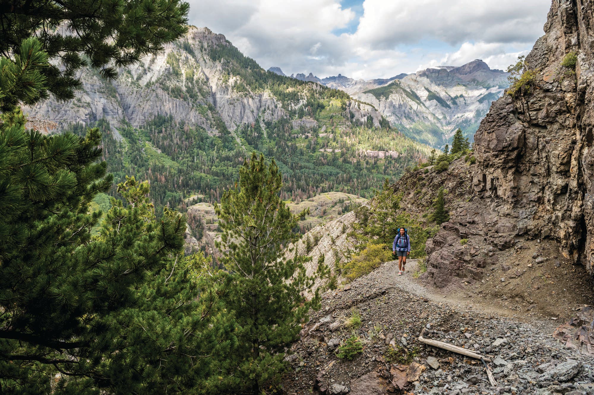 1018FEAT_WalkTheLine_BearCreekkh160827_5604 High ledges Bear Creek Trail