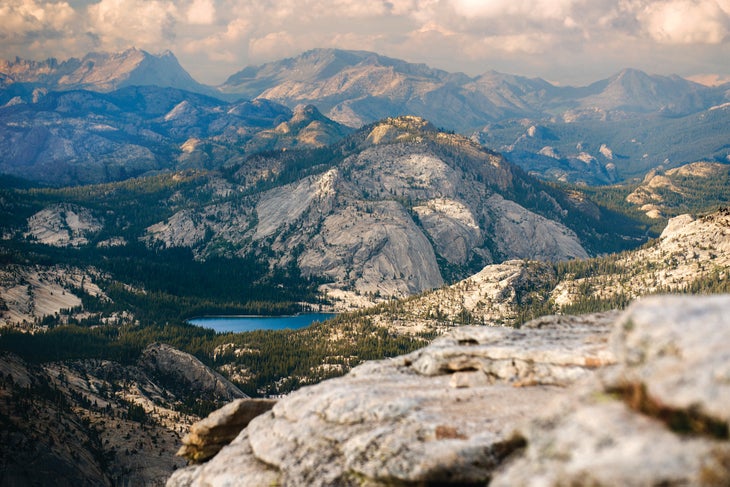 1018FEAT_WalkTheLine_CloudsRest99771040_gn High ledges Clouds Rest Arete