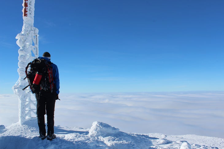 How to Stay Safe While Hiking Mountains in Winter