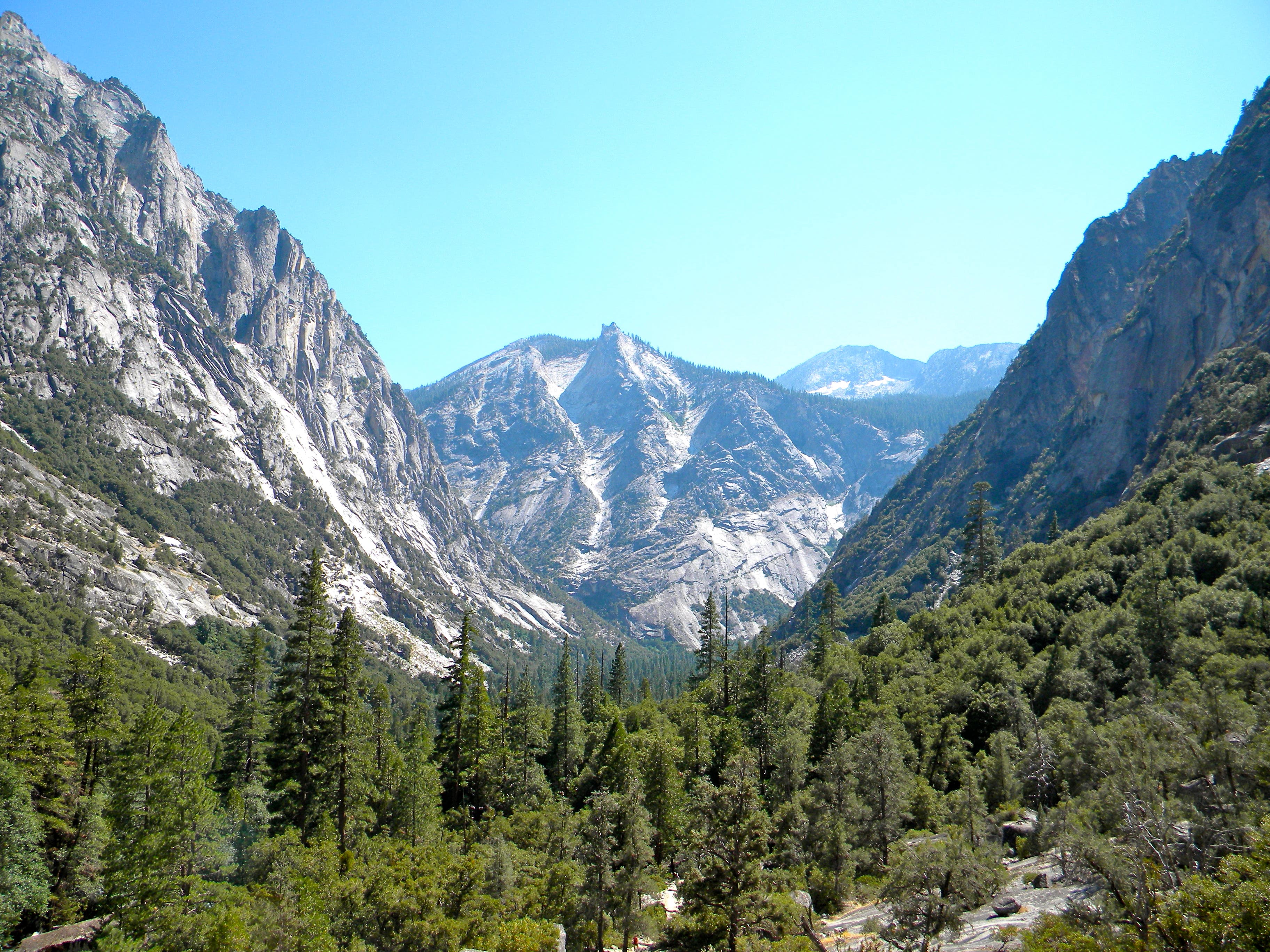 KingsCanyonNP_wikimedia best hikes in kings canyon national park
