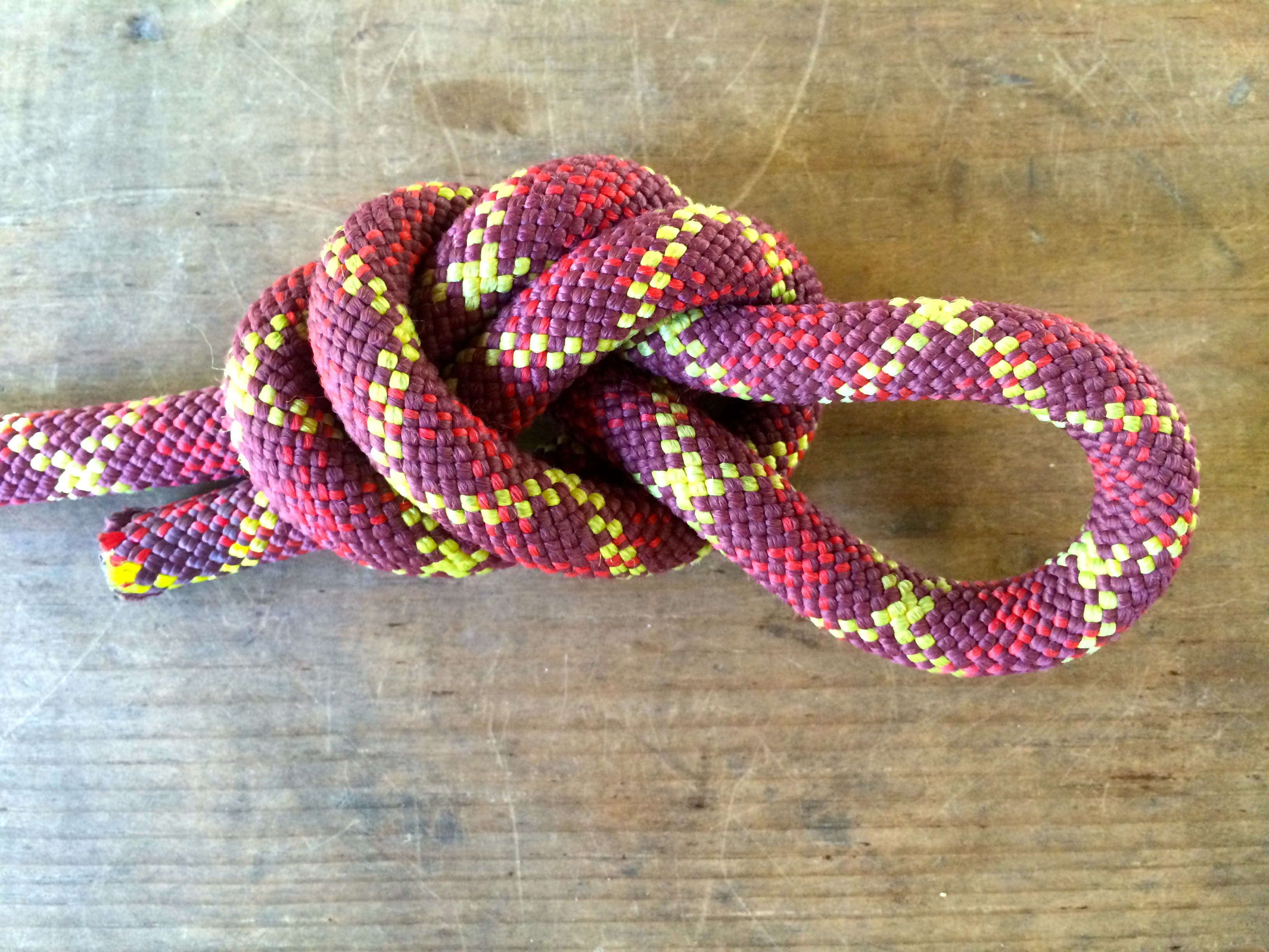 This simple knot makes an adjustable loop anywhere on a rope. Easy to tie and untie, this fairly strong knot is often used to secure tent stakes.…