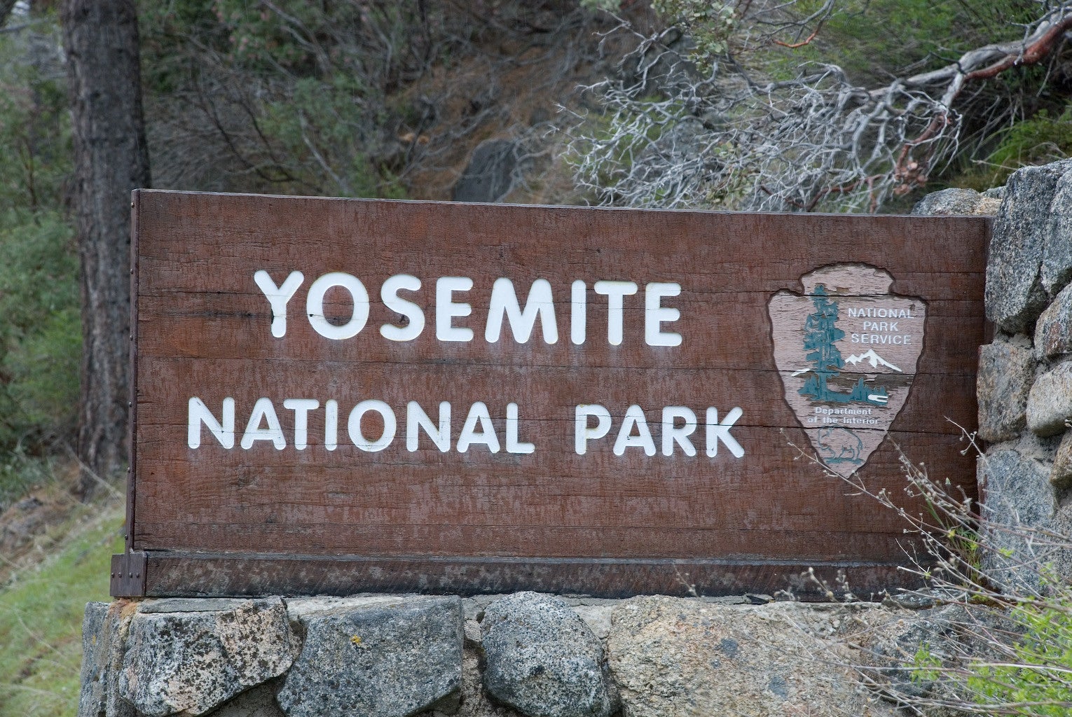"yosemite national park sign"
