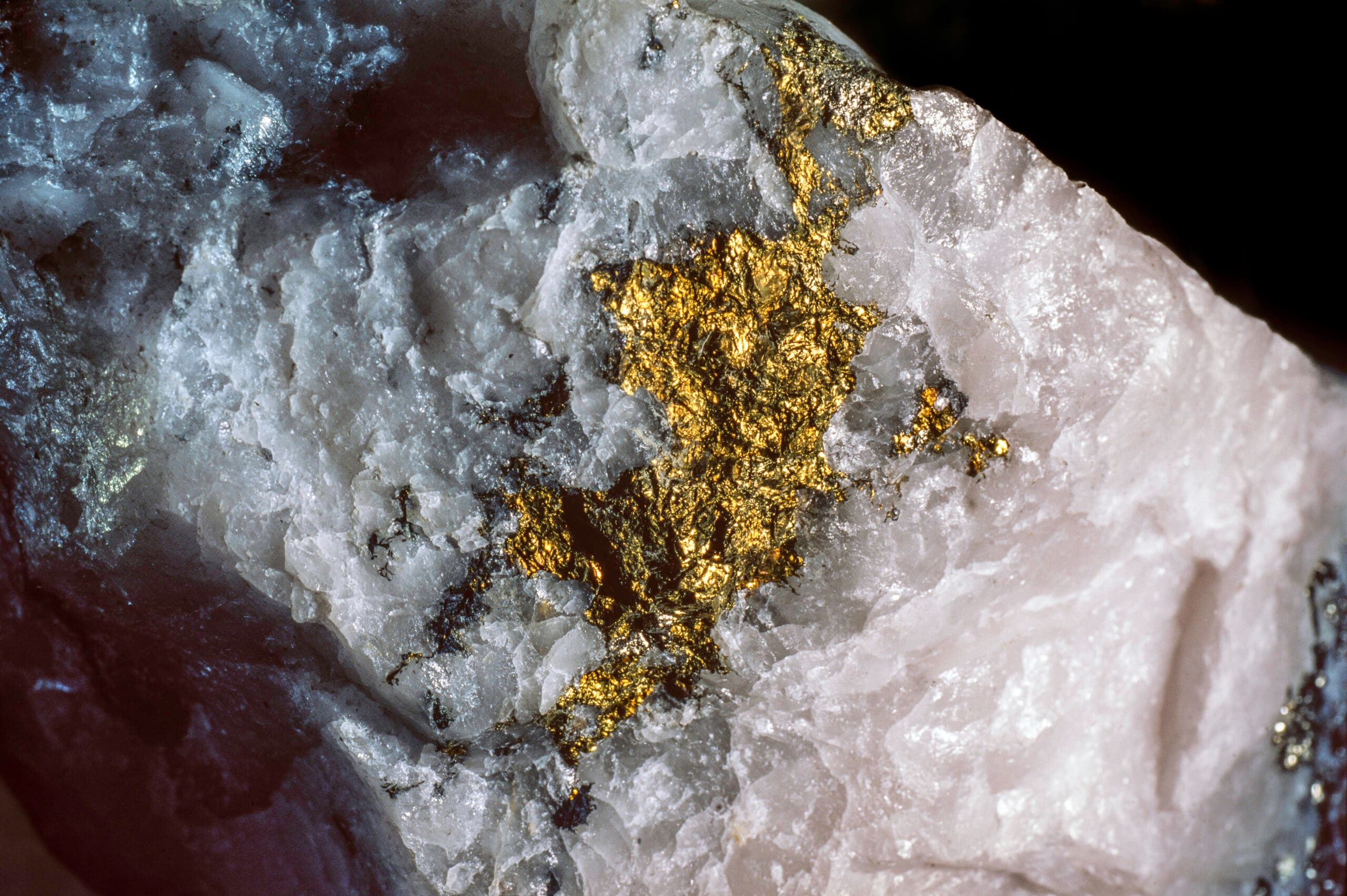 vein of gold running through quartz