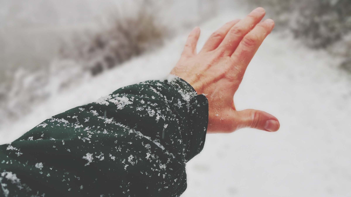 How to Treat Frostbite This First Aid Advice Might Save Your Fingers