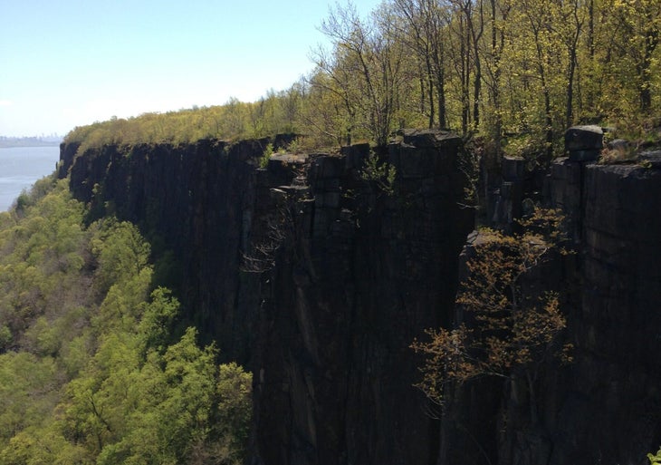 looking south along the cliffs at Palisades Park